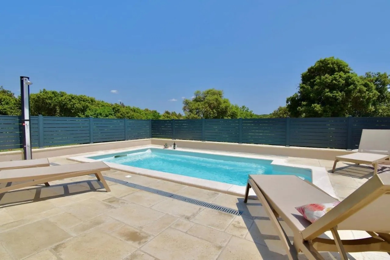 New Amazing Holiday House With Pool Vinkuran 0*,