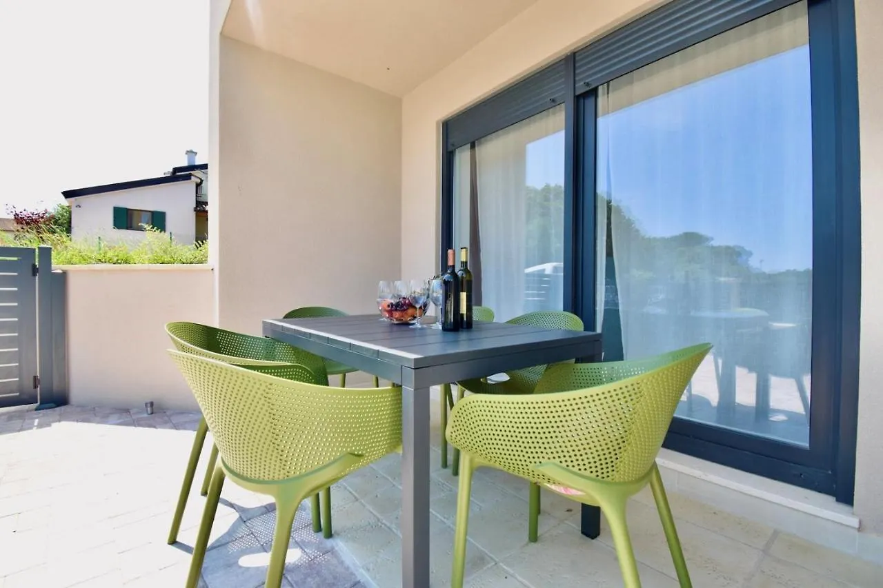 New Amazing Holiday House With Pool Vinkuran