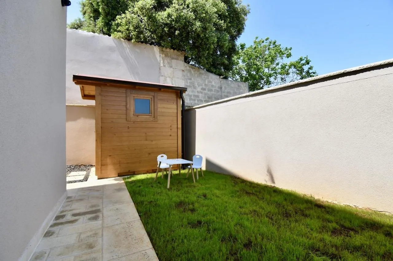 New Amazing Holiday House With Pool Vinkuran